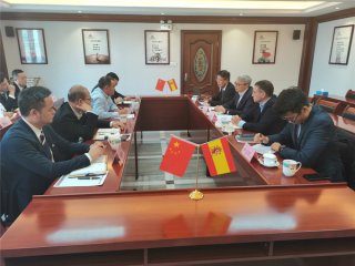  2020年11月27日，乐家集团高层领导莅临J9国际站备用建材集团总部交流工作